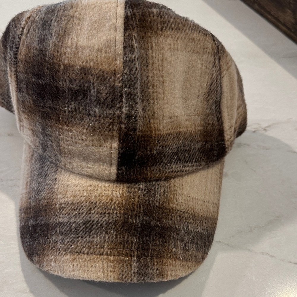 New with tags Kensie Brand- Brown and Tan Plaid/Flannel Cap